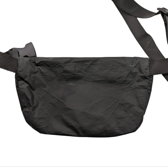 Vuori Aloha Collection Mini Hip Pack Black Belt Bag Fannie Pack Size OS - Picture 3 of 8